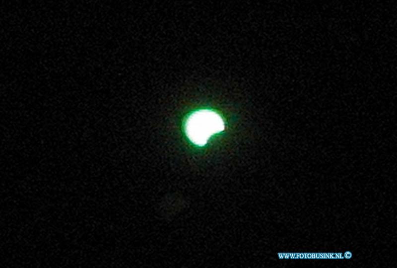 99081102.jpg - DE WOENSDAG :Frankrijk:11-08-1999:de eclips in noord frankrijk in de plaats caxeu .Deze digitale foto blijft eigendom van FOTOPERSBURO BUSINK. Wij hanteren de voorwaarden van het N.V.F. en N.V.J. Gebruik van deze foto impliceert dat u bekend bent  en akkoord gaat met deze voorwaarden bij publicatie.EB/ETIENNE BUSINK