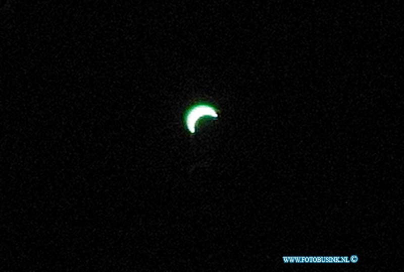 99081112.jpg - DE WOENSDAG :Frankrijk:11-08-1999:de eclips in noord frankrijk in de plaats caxeu .Deze digitale foto blijft eigendom van FOTOPERSBURO BUSINK. Wij hanteren de voorwaarden van het N.V.F. en N.V.J. Gebruik van deze foto impliceert dat u bekend bent  en akkoord gaat met deze voorwaarden bij publicatie.EB/ETIENNE BUSINK