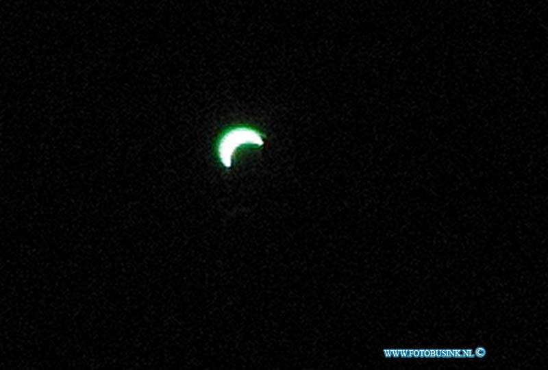 99081117.jpg - DE WOENSDAG :Frankrijk:11-08-1999:de eclips in noord frankrijk in de plaats caxeu .Deze digitale foto blijft eigendom van FOTOPERSBURO BUSINK. Wij hanteren de voorwaarden van het N.V.F. en N.V.J. Gebruik van deze foto impliceert dat u bekend bent  en akkoord gaat met deze voorwaarden bij publicatie.EB/ETIENNE BUSINK