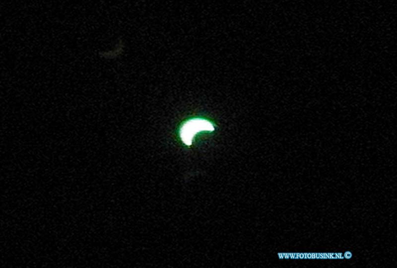 99081118.jpg - DE WOENSDAG :Frankrijk:11-08-1999:de eclips in noord frankrijk in de plaats caxeu .Deze digitale foto blijft eigendom van FOTOPERSBURO BUSINK. Wij hanteren de voorwaarden van het N.V.F. en N.V.J. Gebruik van deze foto impliceert dat u bekend bent  en akkoord gaat met deze voorwaarden bij publicatie.EB/ETIENNE BUSINK