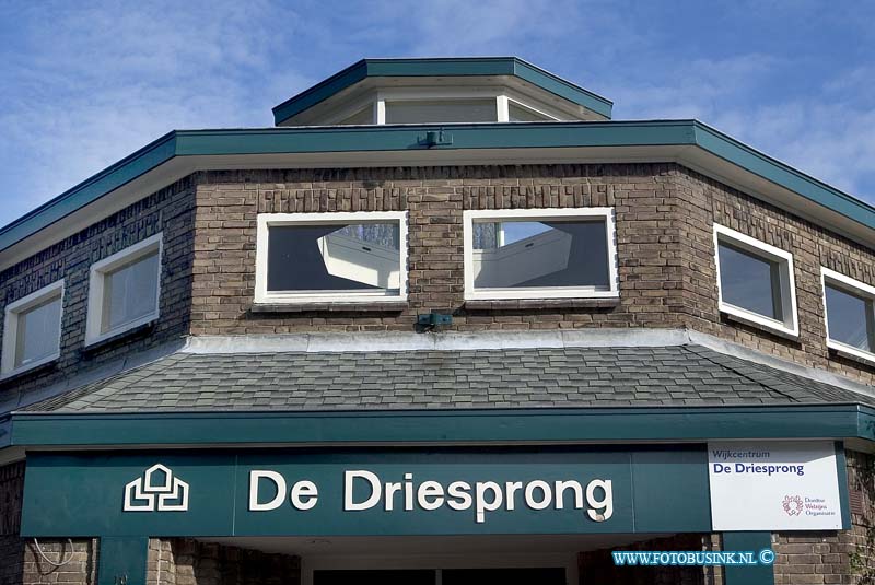 08102302.jpg - FOTOOPDRACHT:Dordrecht:23-10-2008:wijkcentrum (oude badhuis) De Driesprong aan het Vogelplein./BankastraatDeze digitale foto blijft eigendom van FOTOPERSBURO BUSINK. Wij hanteren de voorwaarden van het N.V.F. en N.V.J. Gebruik van deze foto impliceert dat u bekend bent  en akkoord gaat met deze voorwaarden bij publicatie.EB/ETIENNE BUSINK