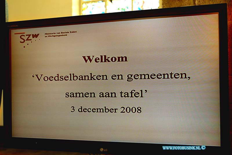 08120308.jpg - FOTOOPDRACHT:Utrecht:03-12-2008:In de Nicolai kerk in Utrecht 3 gebeurtenissen plaats tekent Johan Lavooij de intentieverklaring voedselbank convenant, er is aan het eind van de dag een moment tussen Hans Spigt en Dhr Aboutaleb en waarschijnlijk wordt ook het convenant "Kinderen doen mee"ondertekent.Deze digitale foto blijft eigendom van FOTOPERSBURO BUSINK. Wij hanteren de voorwaarden van het N.V.F. en N.V.J. Gebruik van deze foto impliceert dat u bekend bent  en akkoord gaat met deze voorwaarden bij publicatie.EB/ETIENNE BUSINK