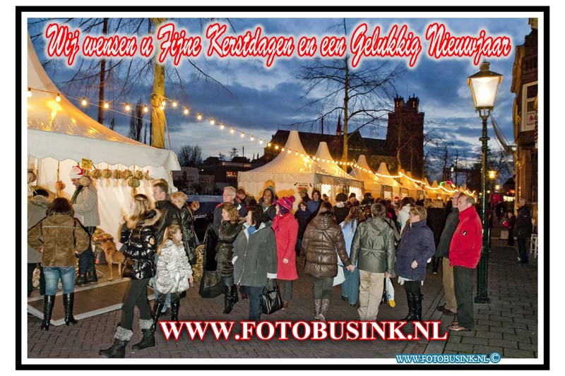 2011kerstkaartzaak.jpg - FOTOOPDRACHT:Dordrecht:17-12-2011:Mooie en gezellige drukte op de Dordtse kerstmarkt dit weekend. Deze digitale foto blijft eigendom van FOTOPERSBURO BUSINK. Wij hanteren de voorwaarden van het N.V.F. en N.V.J. Gebruik van deze foto impliceert dat u bekend bent  en akkoord gaat met deze voorwaarden bij publicatie.EB/ETIENNE BUSINK