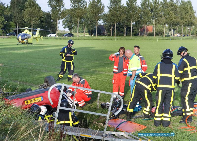 12092004.jpg - FOTOOPDRACHT:Dordrecht:20-09-2012:Op de Noorderelsweg te Dordrecht is aan het begin van de avond een auto naast de weg geraakt en op zijn kop in de sloot beland. De bijrijder (vrouw) en het kind ( meisje) in de auto konden er door omstanders uitgehaald worden. Voor de bestuurder moest de brandweer en een Trauma Helikopter ter plaatse komen. De bestuurder werd met zwaar letsel afgevoerd naar een ziekenhuis, de andere mensen uit hjet voertuig kwamen met de shrikvrij. De weg was enkelen uren voor al het verkeer afgesloten.p de Noorderelsweg te Dordrecht is aan het begin van de avond een auto naast de weg geraakt en op zijn kop in de sloot beland. De bijrijder (vrouw) en het kind ( meisje) in de auto konden er door omstanders uitgehaald worden. Voor de bestuurder moest de brandweer en een Trauma Helikopter ter plaatse komen. De bestuurder werd met zwaar letsel afgevoerd naar een ziekenhuis, de andere mensen uit hjet voertuig kwamen met de shrikvrij. De weg was enkelen uren voor al het verkeer afgesloten.Deze digitale foto blijft eigendom van FOTOPERSBURO BUSINK. Wij hanteren de voorwaarden van het N.V.F. en N.V.J. Gebruik van deze foto impliceert dat u bekend bent  en akkoord gaat met deze voorwaarden bij publicatie.EB/ETIENNE BUSINK