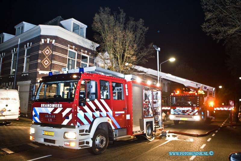 13040917.jpg - FOTOOPDRACHT:Dordrecht:09-04-2013:Een korte maar hevige binnenbrand heeft aan het einde van de avond voor veel schade gezorgt in de winkel van de hobbyhal aan de Dubbeldamseweg Zuid te Dordrecht. De eigenaar was al bezig de brand te blussen die tussen het plafond zat, toen de brandweer aan kwam zetten zij gelijk de hoogwerker in om de brandhaard te lokaliseren. de Dubbeldamseweg was ruim ander half uur voor het verkeer gestremd.Deze digitale foto blijft eigendom van FOTOPERSBURO BUSINK. Wij hanteren de voorwaarden van het N.V.F. en N.V.J. Gebruik van deze foto impliceert dat u bekend bent  en akkoord gaat met deze voorwaarden bij publicatie.EB/ETIENNE BUSINK
