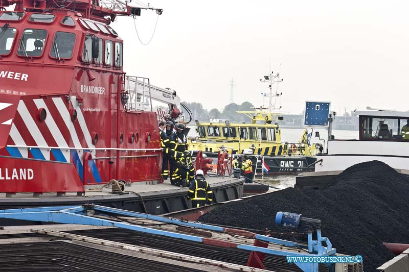 14042206.jpg - FOTOOPDRACHT:Dordrecht:22-04-2014:De Brandweer en KRMN zijn dinsdagmorgen uitgerukt voor een brand in een machinekamer van vrachtschip Orava (uit Polen). Dit gebeurde op de Beneden Merwede ter hoogte van de papendrechtsebrug.Deze digitale foto blijft eigendom van FOTOPERSBURO BUSINK. Wij hanteren de voorwaarden van het N.V.F. en N.V.J. Gebruik van deze foto impliceert dat u bekend bent  en akkoord gaat met deze voorwaarden bij publicatie.EB/ETIENNE BUSINK