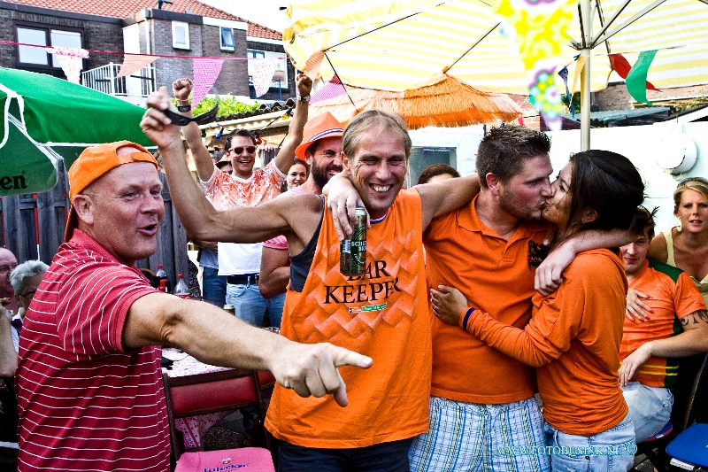14062302.jpg - FOTOOPDRACHT:Dordrecht:23-06-2014:Nederland wint wedstrijd tegen Chilli enook eerste in de poelDeze digitale foto blijft eigendom van FOTOPERSBURO BUSINK. Wij hanteren de voorwaarden van het N.V.F. en N.V.J. Gebruik van deze foto impliceert dat u bekend bent  en akkoord gaat met deze voorwaarden bij publicatie.EB/ETIENNE BUSINK
