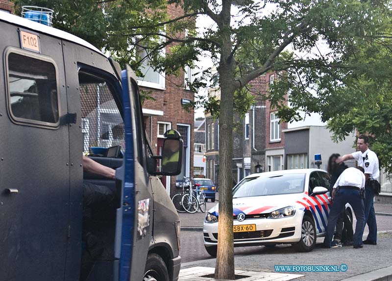 14062909.jpg - FOTOOPDRACHT:Dordrecht:29-06-2014:Na de WK voetbalwestrijd waren er diverse opstootjes in de Dordtse binnenstad, Scheffersplein en ook zoals op de foto Bethlehemplein alwaar een persoon door de Politie werd gearresteerd.