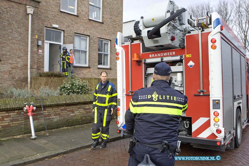 15021001.jpg - FOTOOPDRACHT:Dordrecht:10-02-2015:Bij het Nederlands Meetinstituut, aan het Hugo de Grootplein,  woedde dinsdagochtend een kleine brand. In het gebouw zou een waterkoker te warm zijn geworden waardoor er rook en brand was ontstaan. Brandweer en politie kwamen snel ter plaatse en hadden de situatie snel onder controle.Deze digitale foto blijft eigendom van FOTOPERSBURO BUSINK. Wij hanteren de voorwaarden van het N.V.F. en N.V.J. Gebruik van deze foto impliceert dat u bekend bent  en akkoord gaat met deze voorwaarden bij publicatie.EB/ETIENNE BUSINK