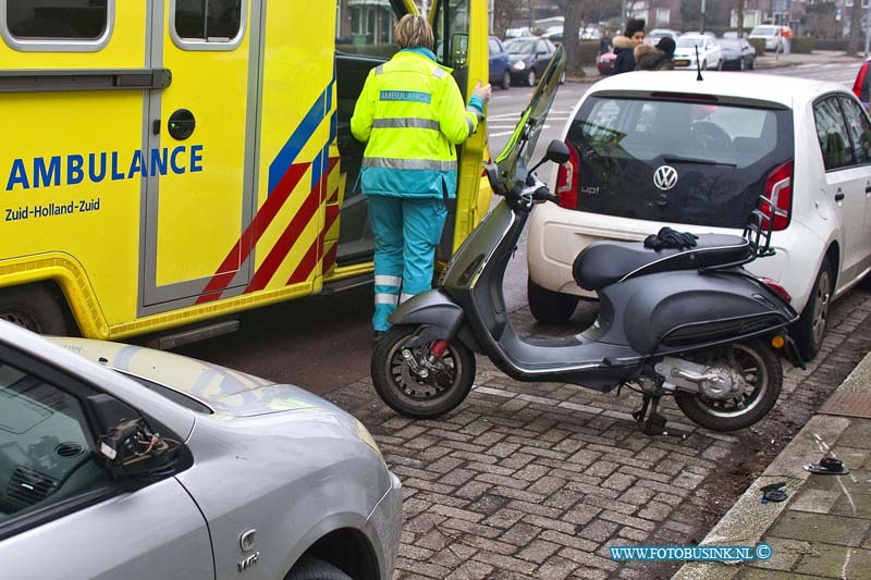 170116539.jpg - DORDRECHT - Op maandag 16 januari 2017 werd de ambulancedienst van Dordrecht opgeroepen voor een aanrijding letsel op de Krispijnseweg in Dordrecht.Een jongeman op een snorscooter was met een auto in botsing gekomen.Waarschijnlijk was de auto aan het parkeren en zag de jongeman op de scooter dat te laat.Gelukkig vielen de verwondingen van de jongeman mee en nadat hij was onderzocht door het ambulancepersoneel hoefde hij niet mee naar een ziekenhuis,Deze digitale foto blijft eigendom van FOTOPERSBURO BUSINK. Wij hanteren de voorwaarden van het N.V.F. en N.V.J. Gebruik van deze foto impliceert dat u bekend bent  en akkoord gaat met deze voorwaarden bij publicatie.EB/ETIENNE BUSINK