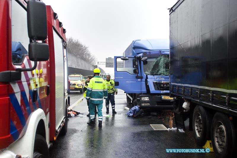 170130581.jpg - ZWIJNDRECHT - Op maandag 30 januari 2017 werden de hulpdiensten waaronder een traumateam, de brandweer en diverse politieeenheden voor een ongeval waar een vrachtwagenchauffeur vast bekneld zat in zijn vrachtwagen nadat deze op een andere vrachtwagen was gebotst op de rijksweg A16 richting Rotterdam ter hoogte van Zwijndrecht.Door het ongeval ontstond er een lange file richting Rotterdam en in de file ontstond ook nog een kop-staart botsing.Nadat de chauffeur was bevrijd door de hulpdiensten werd de chauffer gestabiliseerd en naar een ziekenhuis gebracht.Deze digitale foto blijft eigendom van FOTOPERSBURO BUSINK. Wij hanteren de voorwaarden van het N.V.F. en N.V.J. Gebruik van deze foto impliceert dat u bekend bent  en akkoord gaat met deze voorwaarden bij publicatie.EB/ETIENNE BUSINK