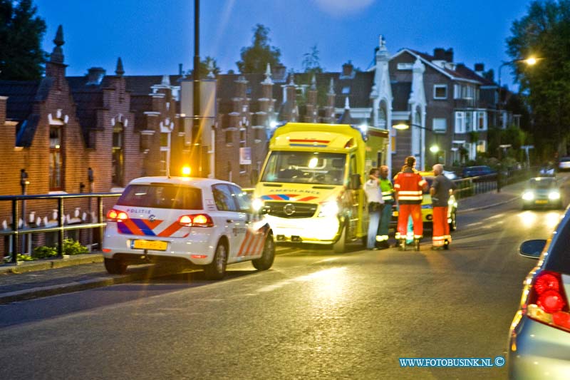 14071804.jpg - FOTOOPDRACHT:Dordrecht:17-07-2014:  Rond 22 uur vanavond werd er melding gemaakt van Schiet incident met gewonden op de lijnbaan in Dordrecht, een Ambulance en Trauma helikopter werden opgeroepen en 10 politie wagen rukte uit. Politie uitgerukt voor een melding van een schietpartij op de lijnbaan Dordrecht. Lijkt een valse melding door een verwarde man. De ambulance en trauma helikopter stonden te wachten op de groenedijk ivm met het gevaar.  Deze digitale foto blijft eigendom van FOTOPERSBURO BUSINK. Wij hanteren de voorwaarden van het N.V.F. en N.V.J. Gebruik van deze foto impliceert dat u bekend bent  en akkoord gaat met deze voorwaarden bij publicatie.EB/ETIENNE BUSINK