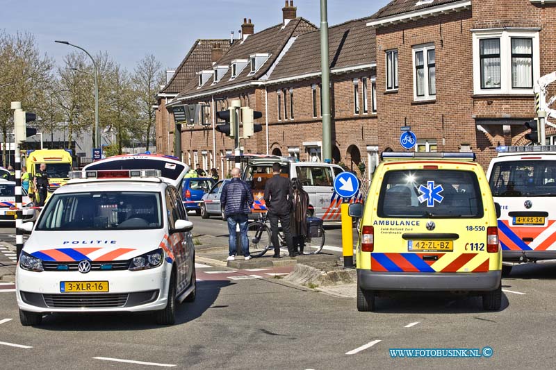 16050515.jpg - DORDRECHT 05-Mei 2016 Bij een schietpartij op de Merwedestraat in Dordt is een persoon midden op straat neer geschoten in heel Dordrecht waren de ongeveer 8 schoten te horen. De trauma helikopter en Ambulance personeel kon helaas niet meer doen voor dit persoon. De politie heeft de ruime omgeving afgezet en stelt een groot onderzoek inDeze digitale foto blijft eigendom van FOTOPERSBURO BUSINK. Wij hanteren de voorwaarden van het N.V.F. en N.V.J. Gebruik van deze foto impliceert dat u bekend bent  en akkoord gaat met deze voorwaarden bij publicatie.EB/ETIENNE BUSINK