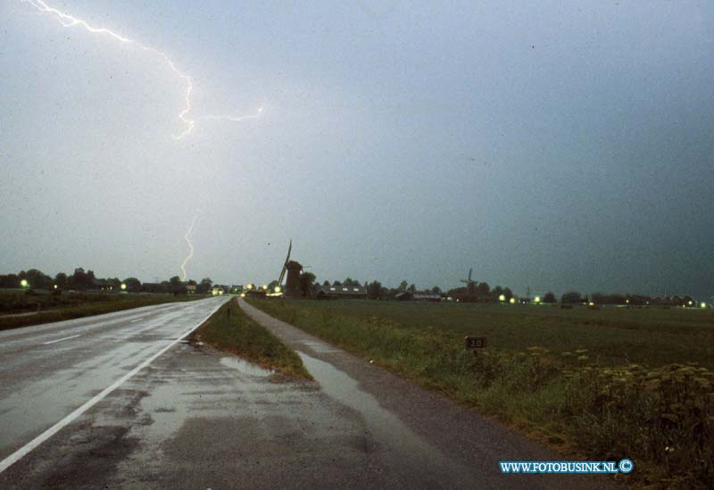 94073101.jpg - KUMQAUT;ONWEER IN DE ALBLASSERWAARD;