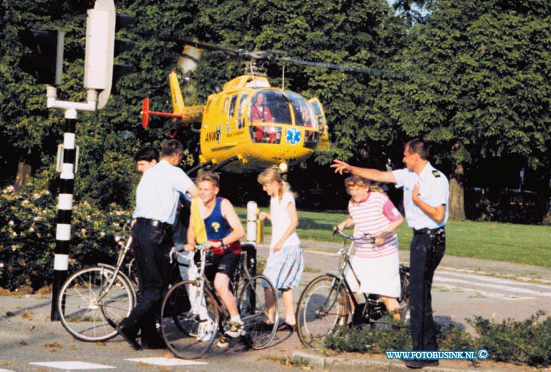 97080901.jpg - POLITIE ZHZ :gorinchem:09-08-1997:ongeval banneweg gorichem ziekenauto ramt auto tijdens uitruk trauma helikopter komt ter plaatseDeze digitale foto blijft eigendom van FOTOPERSBURO BUSINK. Wij hanteren de voorwaarden van het N.V.F. en N.V.J. Gebruik van deze foto impliceert dat u bekend bent  en akkoord gaat met deze voorwaarden bij publicatie.EB/ETIENNE BUSINK