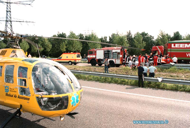 97090101.jpg - POLITIE ZHZ :papendrecht:01-09-1997:ongeval hoogte balk rw a15 afrit papendrecht 1 zwaar gewonde trauma helikopter verleent assicentieDeze digitale foto blijft eigendom van FOTOPERSBURO BUSINK. Wij hanteren de voorwaarden van het N.V.F. en N.V.J. Gebruik van deze foto impliceert dat u bekend bent  en akkoord gaat met deze voorwaarden bij publicatie.EB/ETIENNE BUSINK