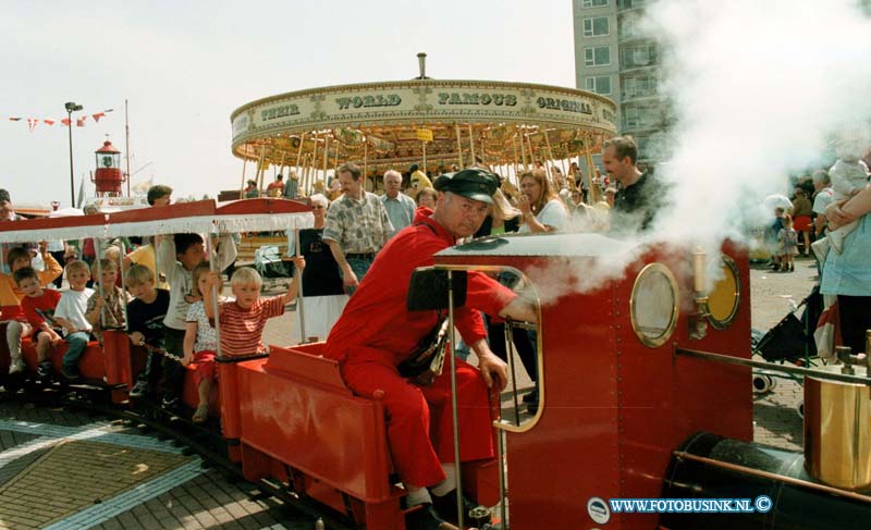 97111405.jpg - WFA;Dordrecht;DORT IN STOOM;06 en 07-06-1998;Ook dit nu was dordt in stoom weer een gezellig evenementdat vele duizende bezoekers trok ondanks het slecht weer.eb/ETIENNE BUSINK