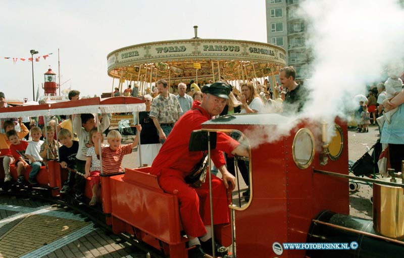 98060710.jpg - WFA;Dordrecht;DORT IN STOOM;06 en 07-06-1998;Ook dit nu was dordt in stoom weer een gezellig evenementdat vele duizende bezoekers trok ondanks het slecht weer.eb/ETIENNE BUSINK