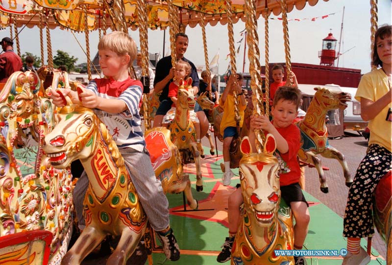 98060711.jpg - WFA;Dordrecht;DORT IN STOOM;06 en 07-06-1998;Ook dit nu was dordt in stoom weer een gezellig evenementdat vele duizende bezoekers trok ondanks het slecht weer.eb/ETIENNE BUSINK