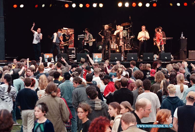 98071802.jpg - DE DORDTENAAR :DORDRECHT:18-07-98WANTIJPOP WANTIJPARK DORDRECHTDeze digitale foto blijft eigendom van FOTOPERSBURO BUSINK. Wij hanteren de voorwaarden van het N.V.F. en N.V.J. Gebruik van deze foto impliceert dat u bekend bent  en akkoord gaat met deze voorwaarden bij publicatie.EB/ETIENNE BUSINK