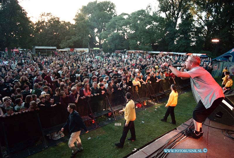 98071803.jpg - DE DORDTENAAR :DORDRECHT:18-07-98WANTIJPOP WANTIJPARK DORDRECHTDeze digitale foto blijft eigendom van FOTOPERSBURO BUSINK. Wij hanteren de voorwaarden van het N.V.F. en N.V.J. Gebruik van deze foto impliceert dat u bekend bent  en akkoord gaat met deze voorwaarden bij publicatie.EB/ETIENNE BUSINK