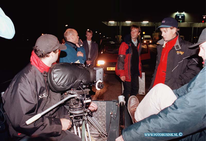 98090804.jpg - NETWERK :DORDRECHT :08-09-1998: IN DE NACHT VAN DINSDAG OP WOENSDAG WAREN ER IN DE KILTUNNEL TV OPNAMENS VOOR EEN SERIE VAN DE NCRV.Deze digitale foto blijft eigendom van FOTOPERSBURO BUSINK. Wij hanteren de voorwaarden van het N.V.F. en N.V.J. Gebruik van deze foto impliceert dat u bekend bent  en akkoord gaat met deze voorwaarden bij publicatie.EB/ETIENNE BUSINK