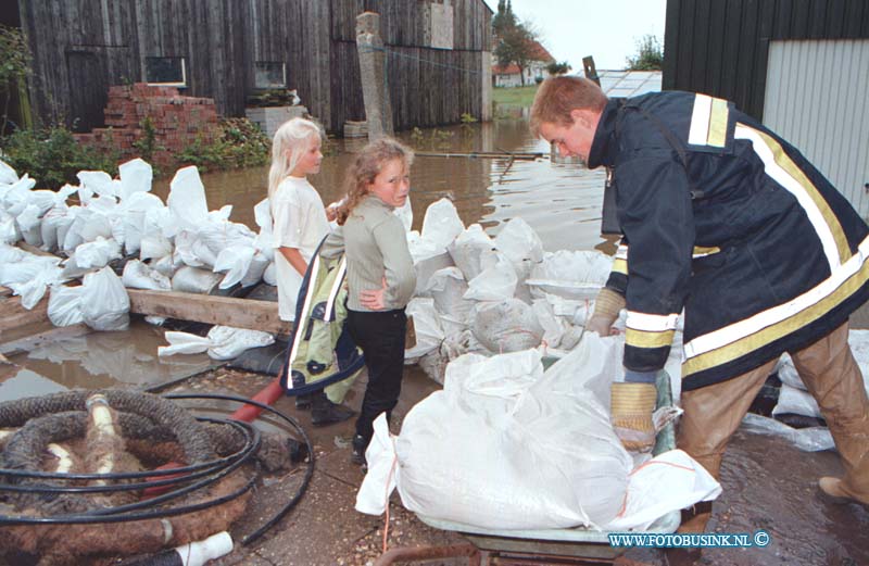 98091415.jpg - Dirk Hol:14-09-1998:minshereland/goudswaard:water overlast in in regio zuid holand zuidDeze digitale foto blijft eigendom van FOTOPERSBURO BUSINK. Wij hanteren de voorwaarden van het N.V.F. en N.V.J. Gebruik van deze foto impliceert dat u bekend bent  en akkoord gaat met deze voorwaarden bij publicatie.EB/ETIENNE BUSINK