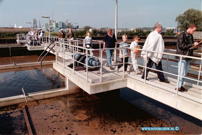 98092606.jpg - DE DORDTENAAR :DORDRECHT:LANDLIJKE OPENDAG  VUILVERBRANDING DE GEVUDO BAANHOEKWEG .Deze digitale foto blijft eigendom van FOTOPERSBURO BUSINK. Wij hanteren de voorwaarden van het N.V.F. en N.V.J. Gebruik van deze foto impliceert dat u bekend bent  en akkoord gaat met deze voorwaarden bij publicatie.EB/ETIENNE BUSINK