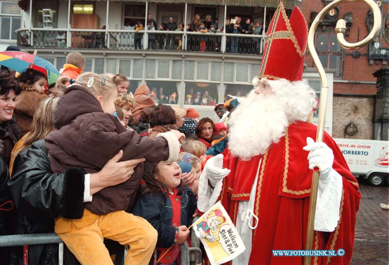 98111405.jpg - DE DORDTENAAR :DORDRECHT:14-11-1998:AANKOMST VAN SINT OP HET GROOT HOOFD VAN DORDRECHT.Deze digitale foto blijft eigendom van FOTOPERSBURO BUSINK. Wij hanteren de voorwaarden van het N.V.F. en N.V.J. Gebruik van deze foto impliceert dat u bekend bent  en akkoord gaat met deze voorwaarden bij publicatie.EB/ETIENNE BUSINK