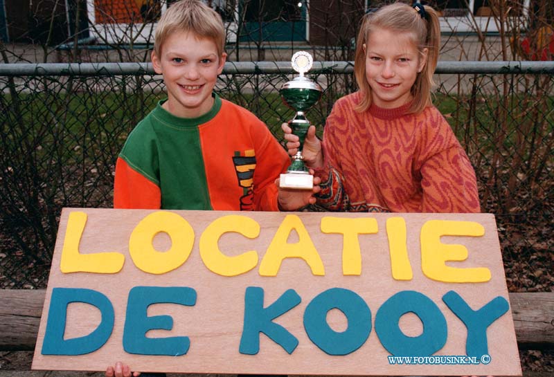 98120301.jpg - DE DORDTENAAR :PAPENDRECHT:03-12-1998:SCHOORWEGSCHOOLL DE KONTWILG WINAARS VAN DE BESTE KRANTEN FOTO DOOR SCHOOLJEUGT UITGEZOCHT WINEDEFOTO VAN BUSINK MITZ INZAMMELING DOOR SCHOOLJEUGT.Deze digitale foto blijft eigendom van FOTOPERSBURO BUSINK. Wij hanteren de voorwaarden van het N.V.F. en N.V.J. Gebruik van deze foto impliceert dat u bekend bent  en akkoord gaat met deze voorwaarden bij publicatie.EB/ETIENNE BUSINK