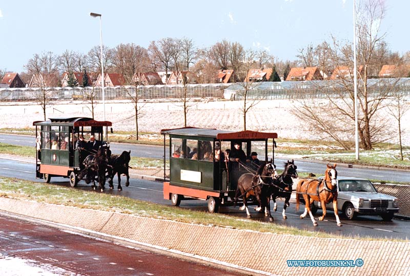 98120606.jpg - DE DORDTENAAR :DORDRECHT:06-12-1998:PAARDERIT DOOR DORDRECHT MET VERSTANDELIJK GEHANDICEPTE.Deze digitale foto blijft eigendom van FOTOPERSBURO BUSINK. Wij hanteren de voorwaarden van het N.V.F. en N.V.J. Gebruik van deze foto impliceert dat u bekend bent  en akkoord gaat met deze voorwaarden bij publicatie.EB/ETIENNE BUSINK