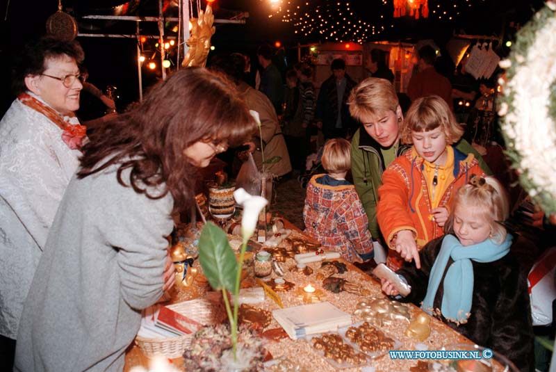 98121007.jpg - DE DORDTENAAR :STRIJEN:10-12-1998:BOSKADE 2 GEBOUW DE MOLENSCHA OOSTERSE KERTMARKT GEHANDICEPTE.Deze digitale foto blijft eigendom van FOTOPERSBURO BUSINK. Wij hanteren de voorwaarden van het N.V.F. en N.V.J. Gebruik van deze foto impliceert dat u bekend bent  en akkoord gaat met deze voorwaarden bij publicatie.EB/ETIENNE BUSINK