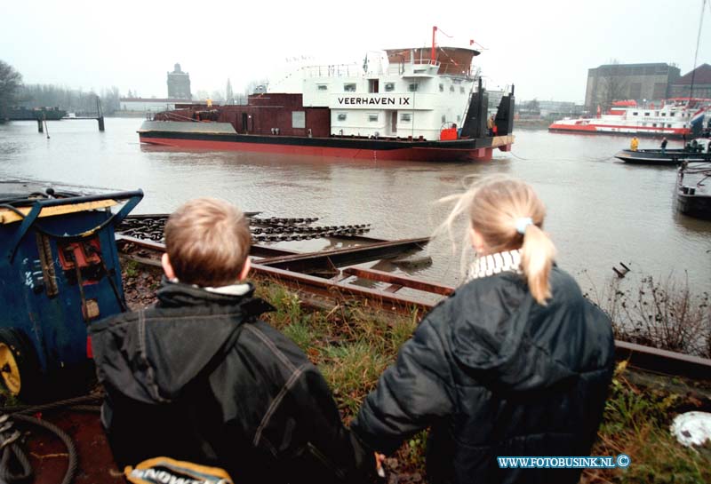 98121205.jpg - DE DORDTENAAR :TER WATER LATING SCHEEPSWERF BIESBOSCHE DE VEERHAVEN 9 MAASSTRAAT 24 DORDTDeze digitale foto blijft eigendom van FOTOPERSBURO BUSINK. Wij hanteren de voorwaarden van het N.V.F. en N.V.J. Gebruik van deze foto impliceert dat u bekend bent  en akkoord gaat met deze voorwaarden bij publicatie.EB/ETIENNE BUSINK