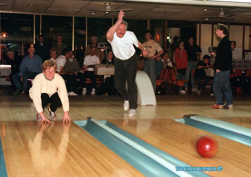 99010804.jpg - DE STEM VAN DORDT :ZWIJNDRECHT :08-01999:PALM PARTYHOUSE BOLWING MARATHON LANGEWEGDeze digitale foto blijft eigendom van FOTOPERSBURO BUSINK. Wij hanteren de voorwaarden van het N.V.F. en N.V.J. Gebruik van deze foto impliceert dat u bekend bent  en akkoord gaat met deze voorwaarden bij publicatie.EB/ETIENNE BUSINK