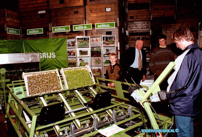 99010904.jpg - WLTO/WESTWEEK :BARRENDRECHT:09-01-1999:DE GREENERY VOLLEGRONDGROENTEDAG.Deze digitale foto blijft eigendom van FOTOPERSBURO BUSINK. Wij hanteren de voorwaarden van het N.V.F. en N.V.J. Gebruik van deze foto impliceert dat u bekend bent  en akkoord gaat met deze voorwaarden bij publicatie.EB/ETIENNE BUSINK