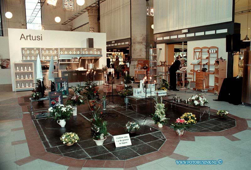 99011504.jpg - DE DORDTENAAR :DORDRECHT:15-01-1999:NIEUWEKERK NU GEVESTIG KEUKENSTUDIO.Deze digitale foto blijft eigendom van FOTOPERSBURO BUSINK. Wij hanteren de voorwaarden van het N.V.F. en N.V.J. Gebruik van deze foto impliceert dat u bekend bent  en akkoord gaat met deze voorwaarden bij publicatie.EB/ETIENNE BUSINK