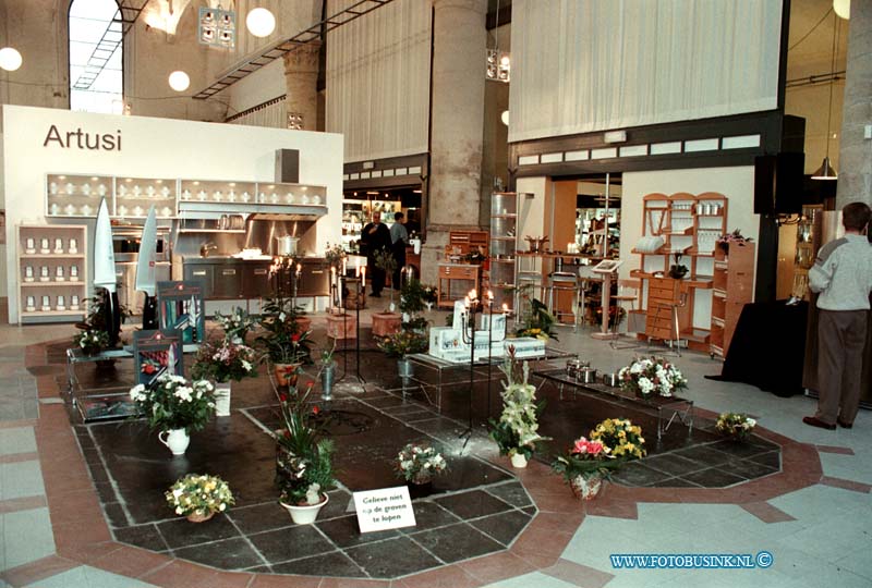 99011505.jpg - DE DORDTENAAR :DORDRECHT:15-01-1999:NIEUWEKERK NU GEVESTIG KEUKENSTUDIO.Deze digitale foto blijft eigendom van FOTOPERSBURO BUSINK. Wij hanteren de voorwaarden van het N.V.F. en N.V.J. Gebruik van deze foto impliceert dat u bekend bent  en akkoord gaat met deze voorwaarden bij publicatie.EB/ETIENNE BUSINK