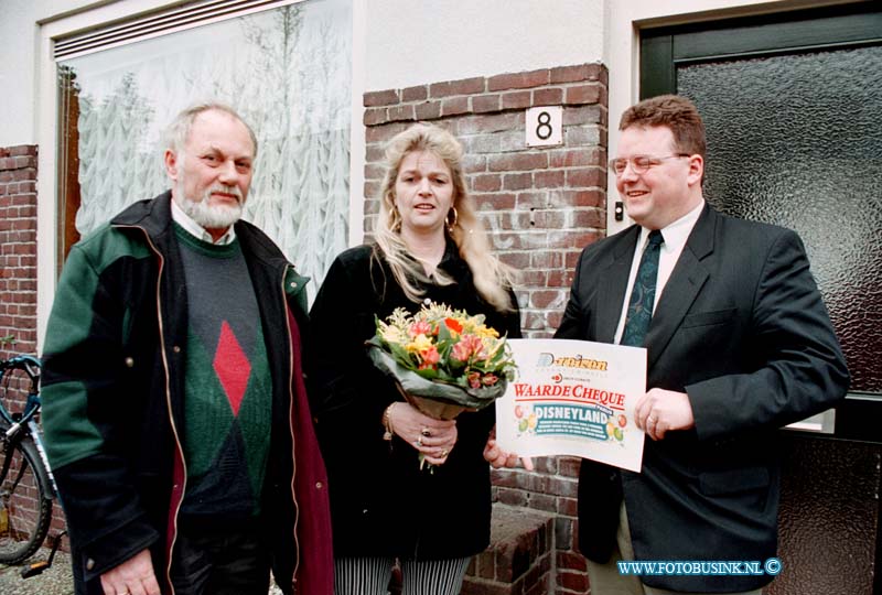 99011506.jpg - DE STEM VAN DORDT :DORDRECGT:15-01-1999:PRIJSUITRIJKING GROTE CLUB AKTIE POTGIETERSSTRAAT 8 DORDRECHT.Deze digitale foto blijft eigendom van FOTOPERSBURO BUSINK. Wij hanteren de voorwaarden van het N.V.F. en N.V.J. Gebruik van deze foto impliceert dat u bekend bent  en akkoord gaat met deze voorwaarden bij publicatie.EB/ETIENNE BUSINK