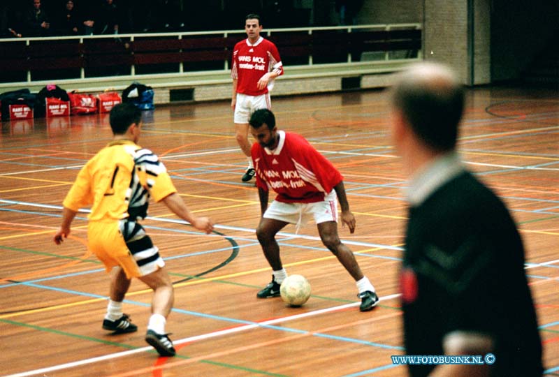 99011507.jpg - DE STEM VAN DORDT :DORDRECHT:15-01-1999:SPORTHAL WIELWIJK DORDRECHT ZAALVOETBAL TOERNOOI HANS MOL SPORTS WEDSTRIJD.Deze digitale foto blijft eigendom van FOTOPERSBURO BUSINK. Wij hanteren de voorwaarden van het N.V.F. en N.V.J. Gebruik van deze foto impliceert dat u bekend bent  en akkoord gaat met deze voorwaarden bij publicatie.EB/ETIENNE BUSINK