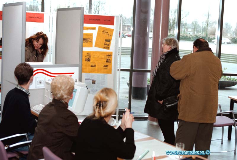 99012002.jpg - WFA :GORINCHEM:20-01-1999:EERSTE REFERENDUM IN NEDERLAND OVER KOMST AZIELZOEKERS CENTRA IN EEN STAD (GORINCHEM) .Deze digitale foto blijft eigendom van FOTOPERSBURO BUSINK. Wij hanteren de voorwaarden van het N.V.F. en N.V.J. Gebruik van deze foto impliceert dat u bekend bent  en akkoord gaat met deze voorwaarden bij publicatie.EB/ETIENNE BUSINK