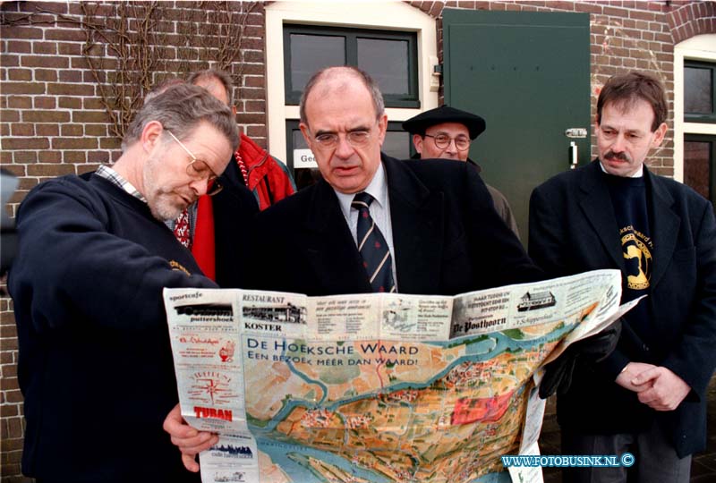 99021001.jpg - WFA :OUD BEYERLAND:10-02-1999:MINISTER PRONK TOUR ZUID HOLLANDOUD BEYERLAND NATUURCENTRUM DE KLEIN PROFIJT AAN HET ZALM PAD ONTVING VANDAAG MINISTER PRONK OM PRONK DOOR HET GEBEID ROND TE LEIDEN.Deze digitale foto blijft eigendom van FOTOPERSBURO BUSINK. Wij hanteren de voorwaarden van het N.V.F. en N.V.J. Gebruik van deze foto impliceert dat u bekend bent  en akkoord gaat met deze voorwaarden bij publicatie.EB/ETIENNE BUSINK