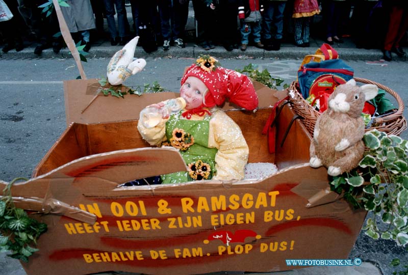 99021307.jpg - DE DORDTENAAR :DORDRECHT:13-02-1999:DE DORDTSE CARNAVALS OPTOCHT IN HET CENTRUM.Deze digitale foto blijft eigendom van FOTOPERSBURO BUSINK. Wij hanteren de voorwaarden van het N.V.F. en N.V.J. Gebruik van deze foto impliceert dat u bekend bent  en akkoord gaat met deze voorwaarden bij publicatie.EB/ETIENNE BUSINK