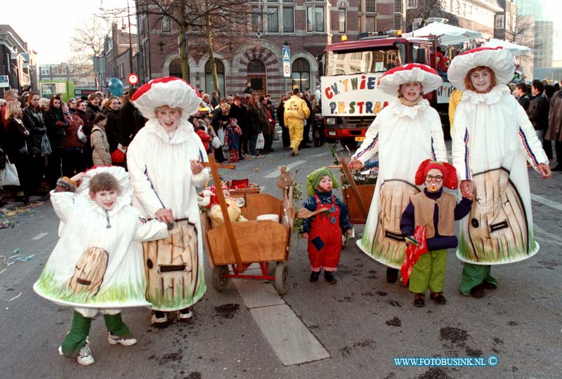 99021310.jpg - DE DORDTENAAR :DORDRECHT:13-02-1999:DE DORDTSE CARNAVALS OPTOCHT IN HET CENTRUM.Deze digitale foto blijft eigendom van FOTOPERSBURO BUSINK. Wij hanteren de voorwaarden van het N.V.F. en N.V.J. Gebruik van deze foto impliceert dat u bekend bent  en akkoord gaat met deze voorwaarden bij publicatie.EB/ETIENNE BUSINK