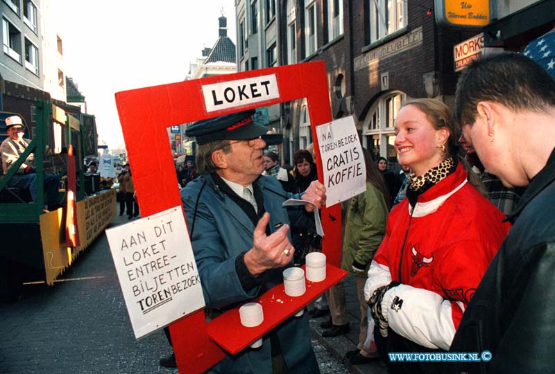 99021311.jpg - DE DORDTENAAR :DORDRECHT:13-02-1999:DE DORDTSE CARNAVALS OPTOCHT IN HET CENTRUM.Deze digitale foto blijft eigendom van FOTOPERSBURO BUSINK. Wij hanteren de voorwaarden van het N.V.F. en N.V.J. Gebruik van deze foto impliceert dat u bekend bent  en akkoord gaat met deze voorwaarden bij publicatie.EB/ETIENNE BUSINK