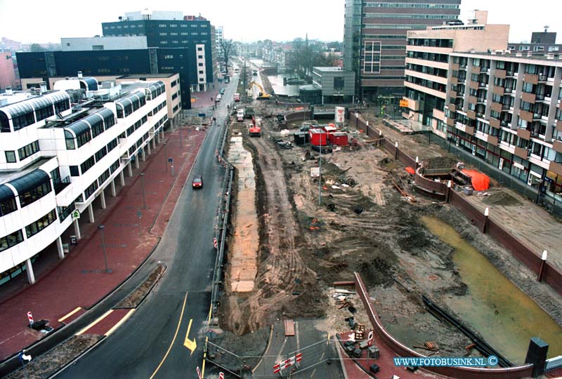 99030818.jpg - NETWERK/STADSVERVOER :DORDRECHT:08-03-1999:OVERZICHT SPUIBOULEVAAR DORDRECHT IVM WERKZAAMHEDEN NIEUW BUSSTATION NETWERK./STADVERVOERDeze digitale foto blijft eigendom van FOTOPERSBURO BUSINK. Wij hanteren de voorwaarden van het N.V.F. en N.V.J. Gebruik van deze foto impliceert dat u bekend bent  en akkoord gaat met deze voorwaarden bij publicatie.EB/ETIENNE BUSINK