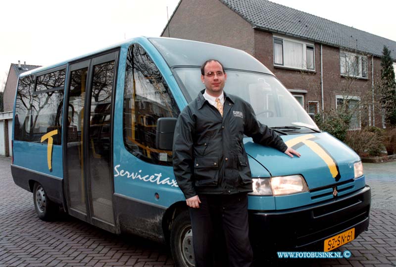 99031007.jpg - NETWERK/STADSVERVOER :DORDRECHT:10-03-1999:SERVICE TAXI EEN SAMEN WERKING TUSSEN LOTAX EN STADSVERVOER .VOOR MENSEN DIE SPECIAAL VERVOER NODIGHEBBEN.Deze digitale foto blijft eigendom van FOTOPERSBURO BUSINK. Wij hanteren de voorwaarden van het N.V.F. en N.V.J. Gebruik van deze foto impliceert dat u bekend bent  en akkoord gaat met deze voorwaarden bij publicatie.EB/ETIENNE BUSINK