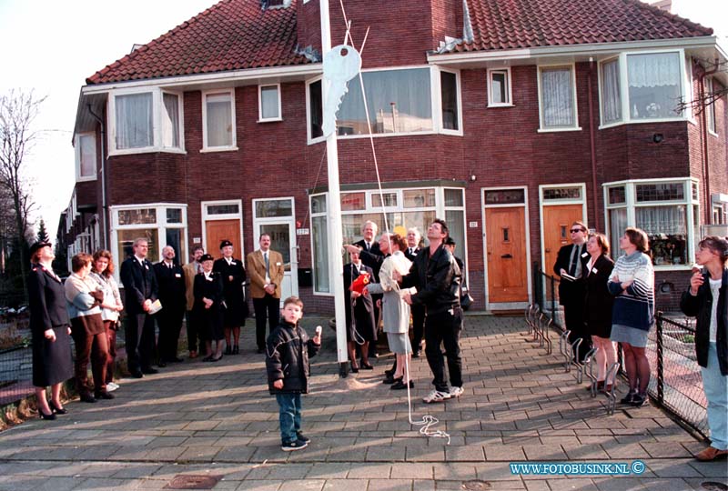 99031202.jpg - DE STEM VAN DORDT :DORDRECHT:12-03-1999:OPENING VAN  GRIJS GENOEGEN DORDRECHT BANKASTRAAT  Deze digitale foto blijft eigendom van FOTOPERSBURO BUSINK. Wij hanteren de voorwaarden van het N.V.F. en N.V.J. Gebruik van deze foto impliceert dat u bekend bent  en akkoord gaat met deze voorwaarden bij publicatie.EB/ETIENNE BUSINK