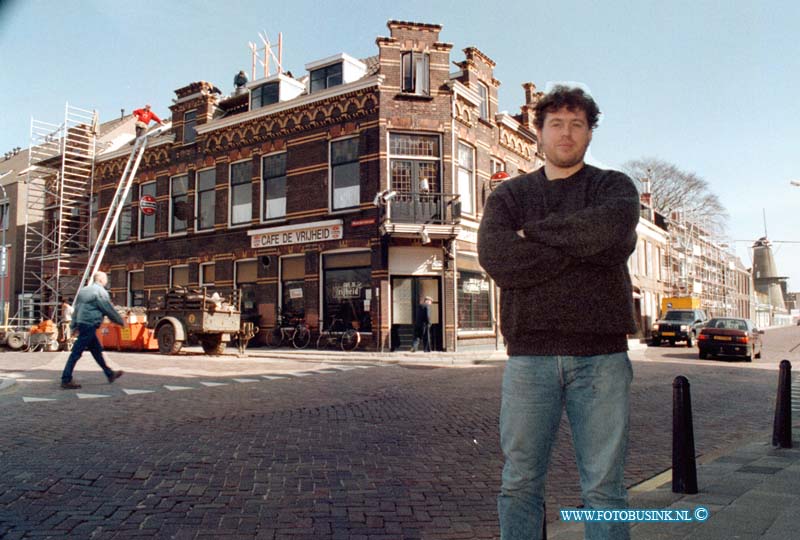 99031602.jpg - DE DORDTENAAR :DORDRECHT:16-03-1999:NOORDENDIJK DORDRECHT OPKNAPBEURT PAND EN CAFE DE VRIJHEIDDeze digitale foto blijft eigendom van FOTOPERSBURO BUSINK. Wij hanteren de voorwaarden van het N.V.F. en N.V.J. Gebruik van deze foto impliceert dat u bekend bent  en akkoord gaat met deze voorwaarden bij publicatie.EB/ETIENNE BUSINK