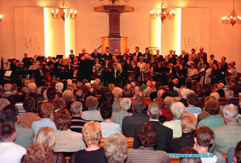 99032061.jpg - DE HIER ZWIJNDRECHT ZWIJNDRECHT:20-03-1999:BETHELKERK AAN DE ROTTERDAMSEWEG 73 OPTREDEN VAN GENERORS FAMIELIEKOOR:Deze digitale foto blijft eigendom van FOTOPERSBURO BUSINK. Wij hanteren de voorwaarden van het N.V.F. en N.V.J. Gebruik van deze foto impliceert dat u bekend bent  en akkoord gaat met deze voorwaarden bij publicatie.EB/ETIENNE BUSINK