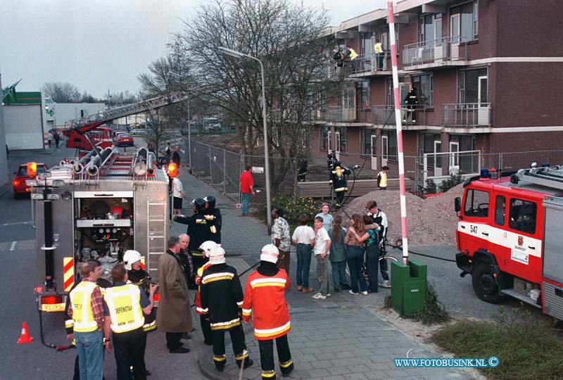 99033169.jpg - DE HIER ZWIJNDRECHT :ZWIJNDRECHT:31.03-1999:BRANDWEER OEFENING IN DE OUDE LINDONK ROTTERDAMSEWEG  ZWIJNDRECHT LOTUS SLACHTOFFERS VAN SCHIPPERS INTERNAAT JULIA DHR OTTOTEL:078-6255382 0F 333 / 341 BRANDWEER DAAN MOERKERKENDeze digitale foto blijft eigendom van FOTOPERSBURO BUSINK. Wij hanteren de voorwaarden van het N.V.F. en N.V.J. Gebruik van deze foto impliceert dat u bekend bent  en akkoord gaat met deze voorwaarden bij publicatie.EB/ETIENNE BUSINK